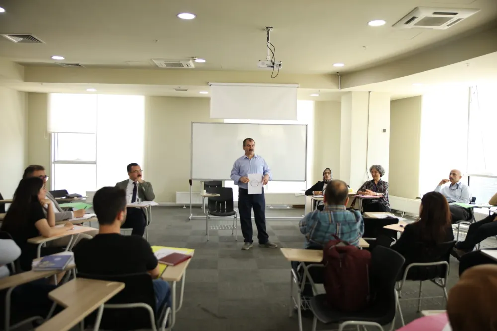 Esenyurt’ta Bilimsel Araştırma Projesi Eğitimi Düzenlendi