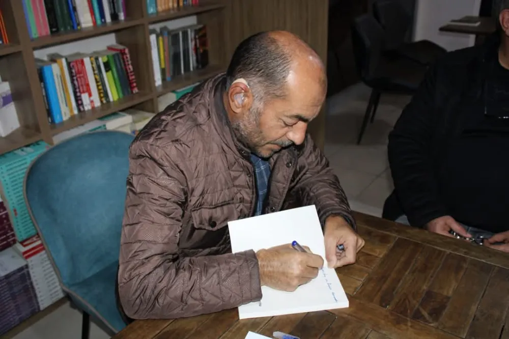 TÜRK ROMANCILIĞINDA PARLAYAN YILDIZ; NUSRET TARAR