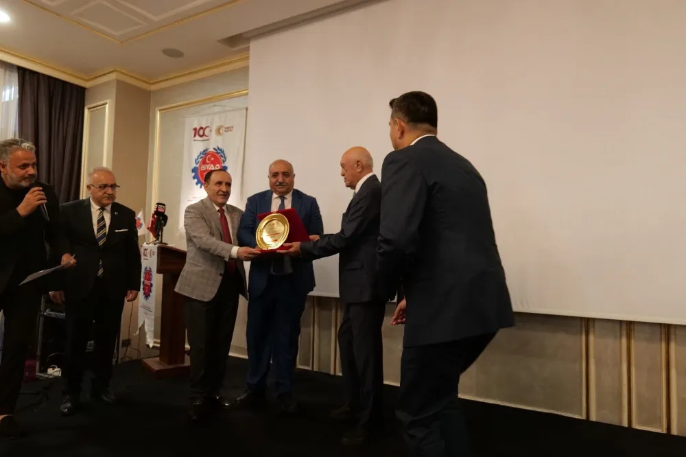 CEMAL ÇOBAN, İSİYAD GENEL KURULU’NDA YENİDEN BAŞKAN SEÇİLDİ.