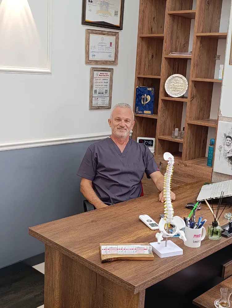 ŞİFALI ELLER, YENİ YERİNDE ŞİFA DAĞITMAYA DEVAM EDİYOR.